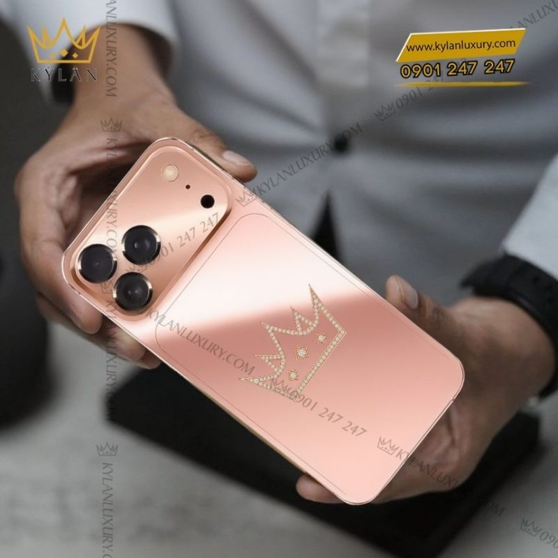Điện thoại iPhone 17 Pro Max custom vàng hồng nguyên khối nạm kim cương vương miện