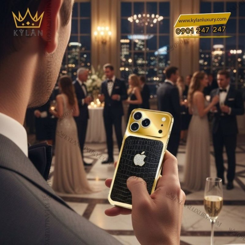 Điện thoại iPhone 17 Pro Max vàng khối - da cá đính kim cương
