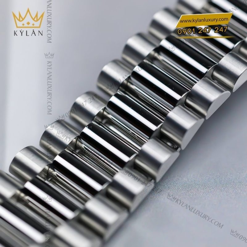 Đồng hồ Rolex Day-Date 40 mặt kim cương và sapphire 228236-0009