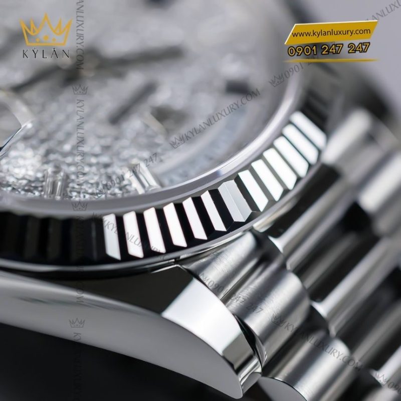 Đồng hồ Rolex Day-Date 40 mặt kim cương và sapphire 228236-0009