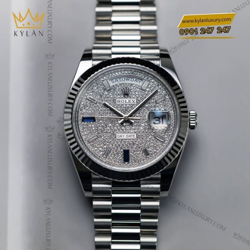 Đồng hồ Rolex Day-Date 40 mặt kim cương và sapphire 228236-0009