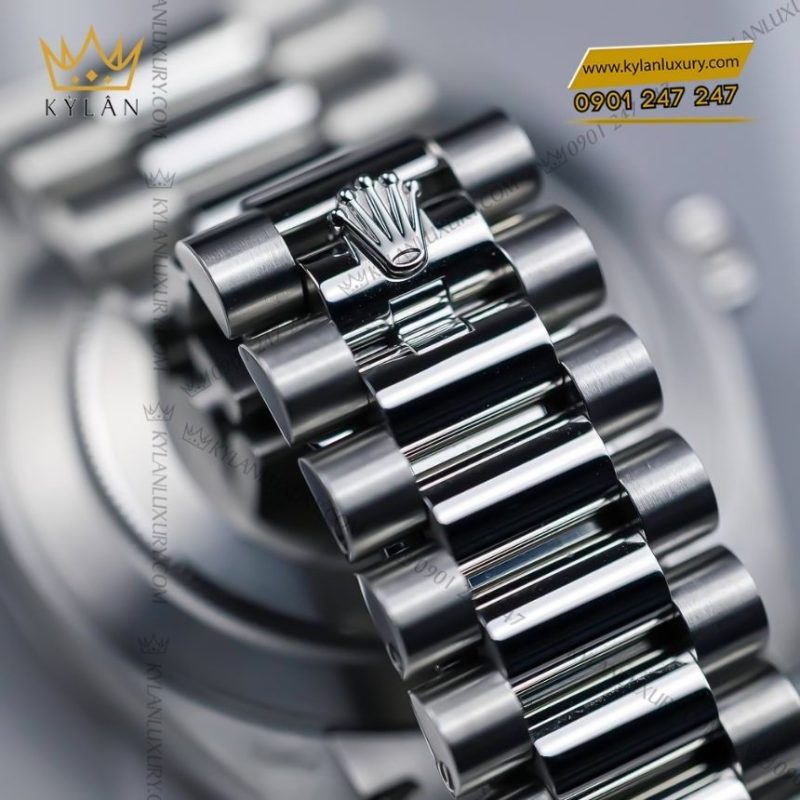 Đồng hồ Rolex Day-Date 40 mặt kim cương và sapphire 228236-0009