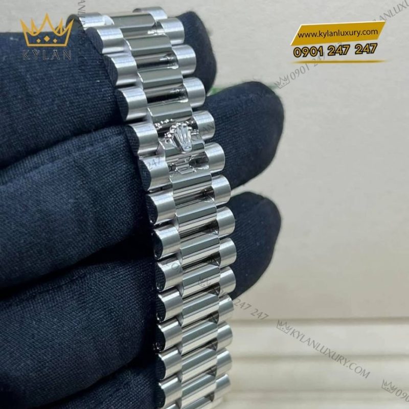 Đồng hồ Rolex Day-Date 40 mặt số xanh băng 228236-0012