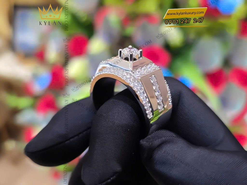 Nhẫn vàng trắng nguyên khối Au750 đính kim cương chủ 5ly4