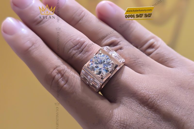 Nhẫn nam vàng hồng nguyên khối Au750 đính viên chủ 11ly3