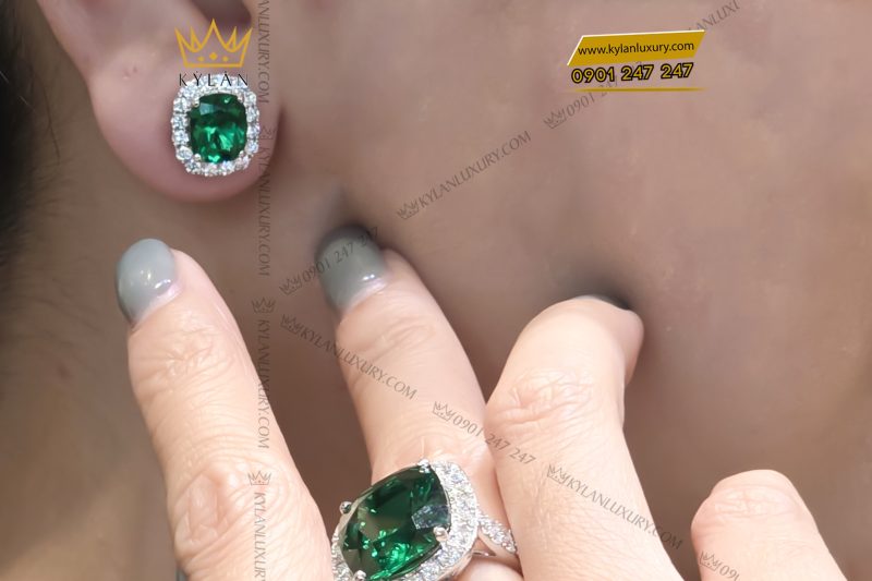 Bông tai vàng trắng nguyên khối Au750 đính kim cương và đá ngọc lục bảo