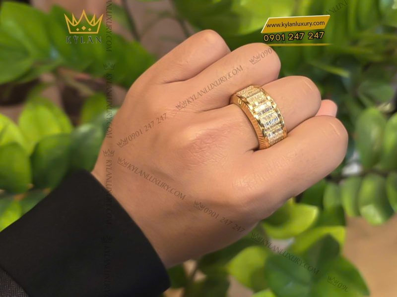Nhẫn Rolex xoay vàng nguyên khối Au750 đính 5 hàng kim cương baguette