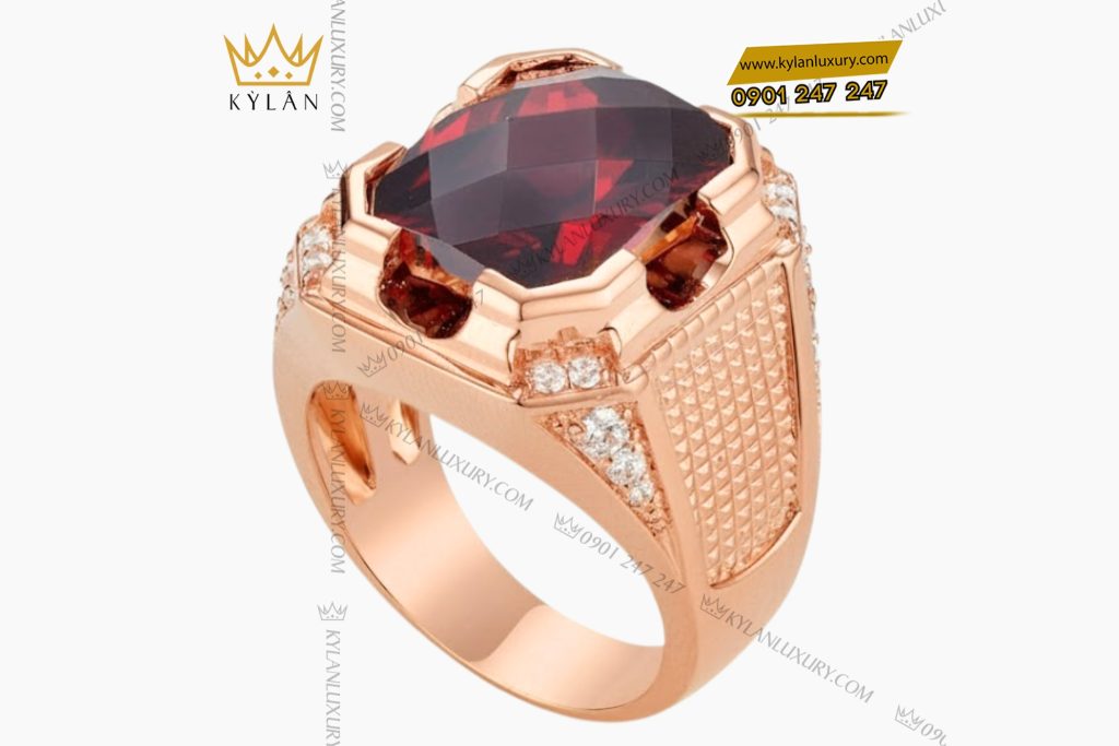 Nhẫn nam vàng hồng nguyên khối Au750 đính đá sapphire đỏ 2 Nhẫn nam vàng hồng nguyên khối Au750 đính đá sapphire đỏ