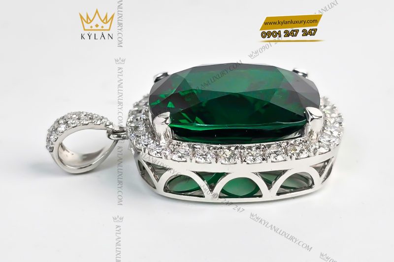 Mặt dây chuyền vàng trắng nguyên khối Au750 đính kim cương và đá ngọc lục