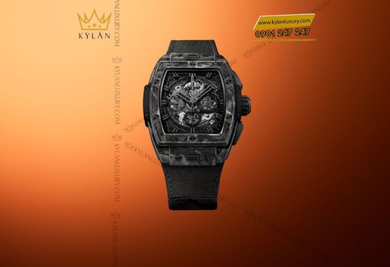 3 Cận cảnh vỏ carbon mờ của Hublot Spirit of Big Bang, thể hiện hiệu ứng ánh sáng frosted độc đáo và độ bền vượt trội