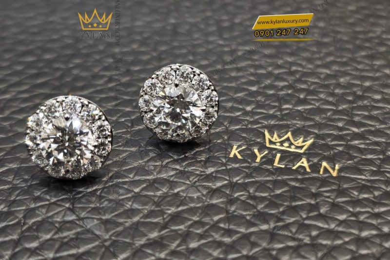 Cặp bông tai vàng trắng nguyên khối Au750 đính viên chủ kim cương 5ly4
