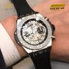 Vành đồng hồ Hublot Big Bang Unico Titanium Diamonds 44mm nạm 126 viên kim cương tỏa sáng trên nền titan mạnh mẽ, thể hiện đẳng cấp xa xỉ.