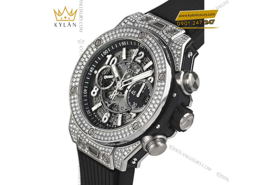 Vỏ titan và vành nạm 288 viên kim cương của Big Bang Unico Titanium Pavé 44mm tạo nên sự hòa quyện giữa sức mạnh và vẻ xa hoa.