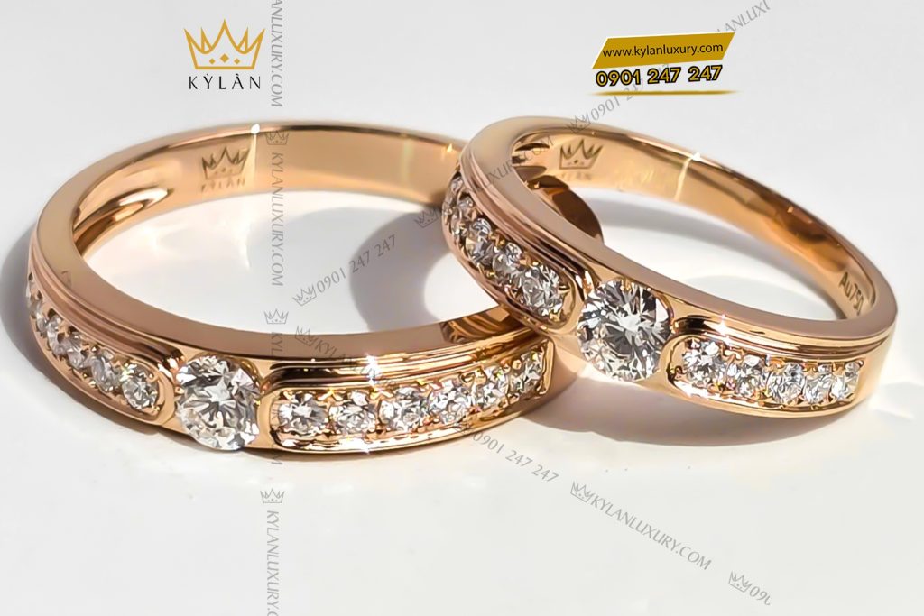 Cặp nhẫn đôi vàng hồng nguyên khối Au750 đính kim cương