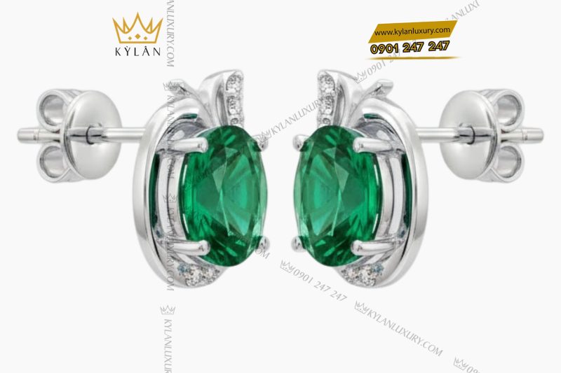 Bông tai vàng trắng Au750 đính kim cương và đá ngọc lục bảo