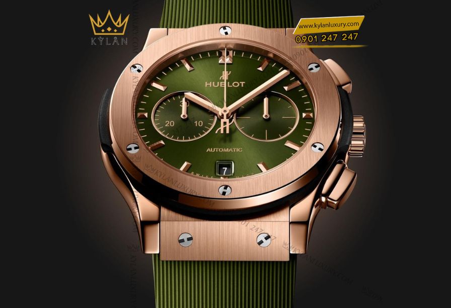 Cận cảnh mặt số đen mờ của Hublot Classic Fusion Chronograph Titanium King Gold