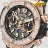Vành đồng hồ Hublot Big Bang Unico King Gold Diamonds 44mm nạm 126 viên kim cương tỏa sáng trên nền vàng King Gold sang trọng.