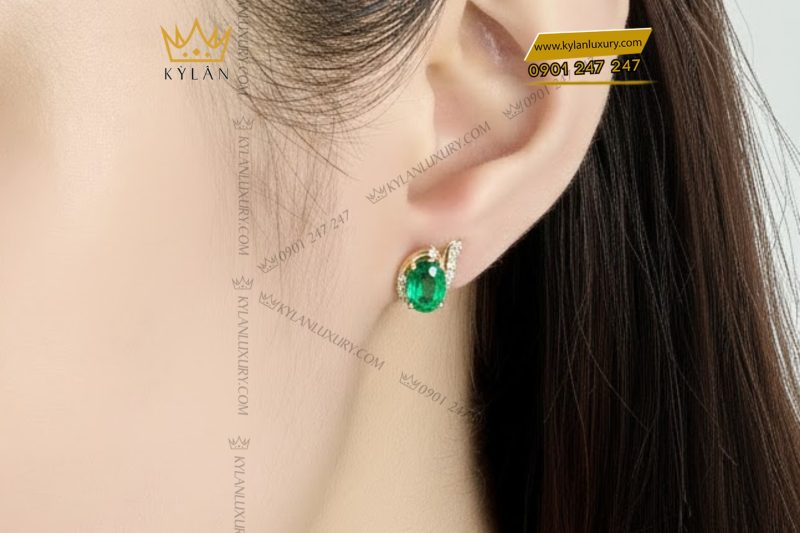 Bông tai vàng trắng Au750 đính kim cương và đá ngọc lục bảo