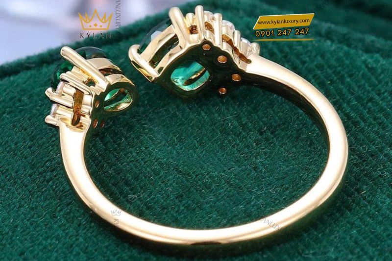 Nhẫn nữ vàng nguyên khối Au750 đính hai viên chủ đá ngọc lục bảo