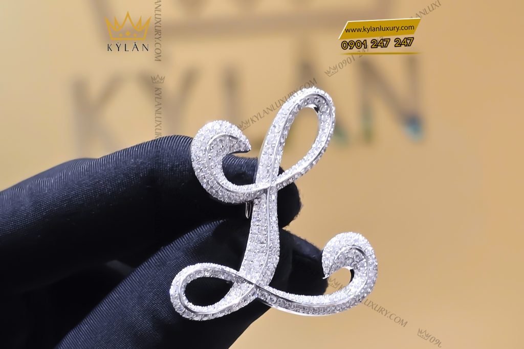 Logo cài áo chữ L vàng trắng nguyên khối Au750 đính kim cương 11 Kỳ Lân Luxury 5 91 Logo cài áo chữ L vàng trắng nguyên khối Au750 đính kim cương