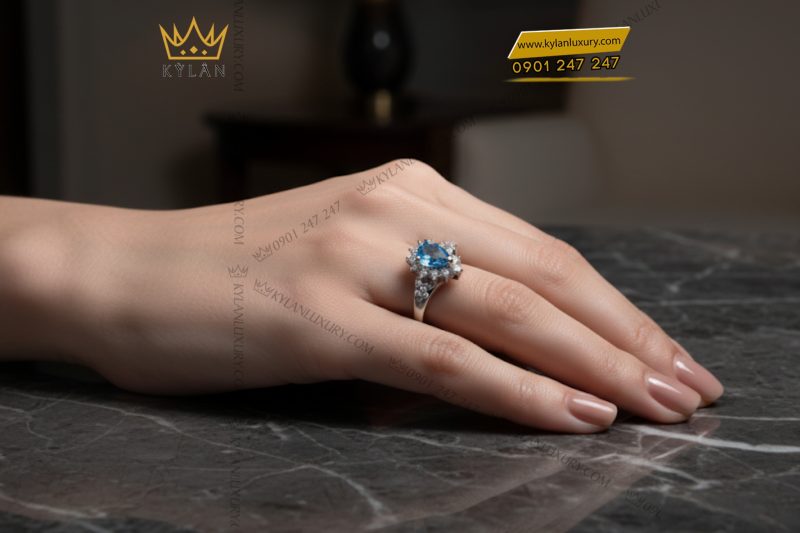 Nhẫn nữ vàng trắng Au750 đính kim cương và Sapphire xanh 