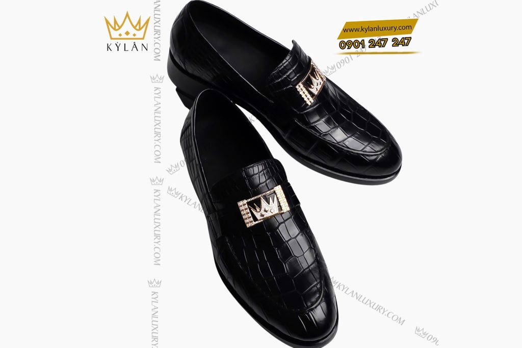 Giày nam da cá Alligator black đính logo vương miện vàng full kim cương 13 Kỳ Lân Luxury 6 89 Giày nam da cá Alligator black đính logo vương miện vàng full kim cương