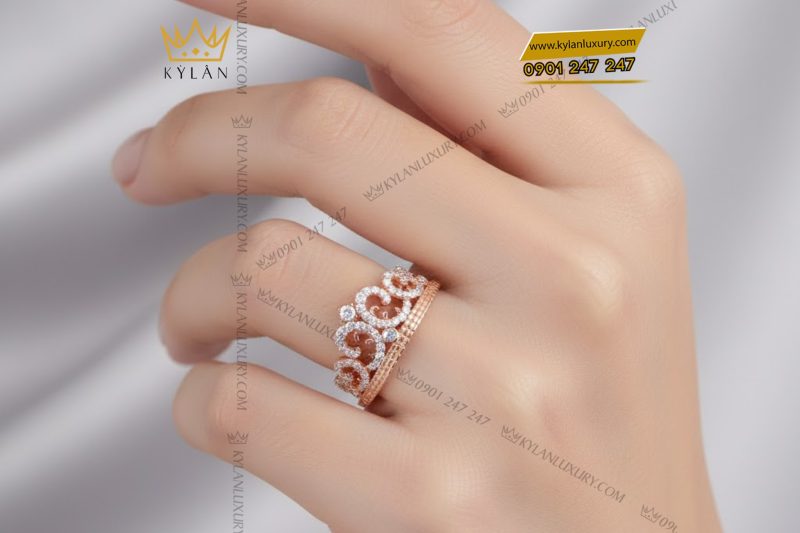 Nhẫn nữ vương miện vàng hồng Au750 đính kim cương