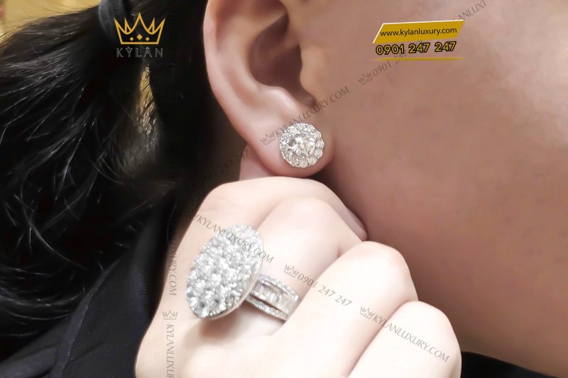 Cặp bông tai vàng trắng nguyên khối Au750 đính viên chủ kim cương 5ly4