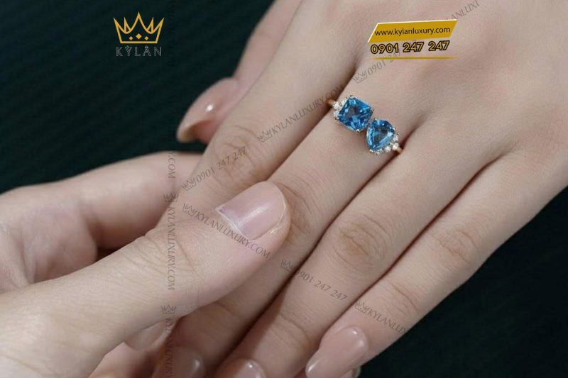Nhẫn nữ vàng nguyên khối Au750 đính hai viên chủ đá Topaz