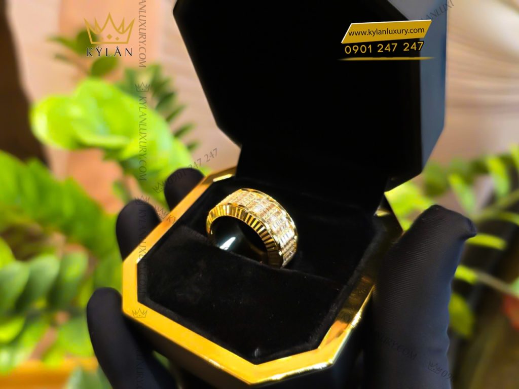 Kỳ Lân Luxury 8 16 Nhẫn Rolex xoay vàng nguyên khối Au750 đính 5 hàng kim cương baguette