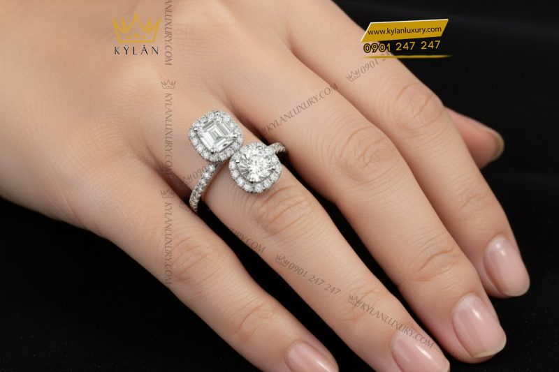 Nhẫn nữ vàng trắng nguyên khối Au750 đính hai viên chủ kim cương