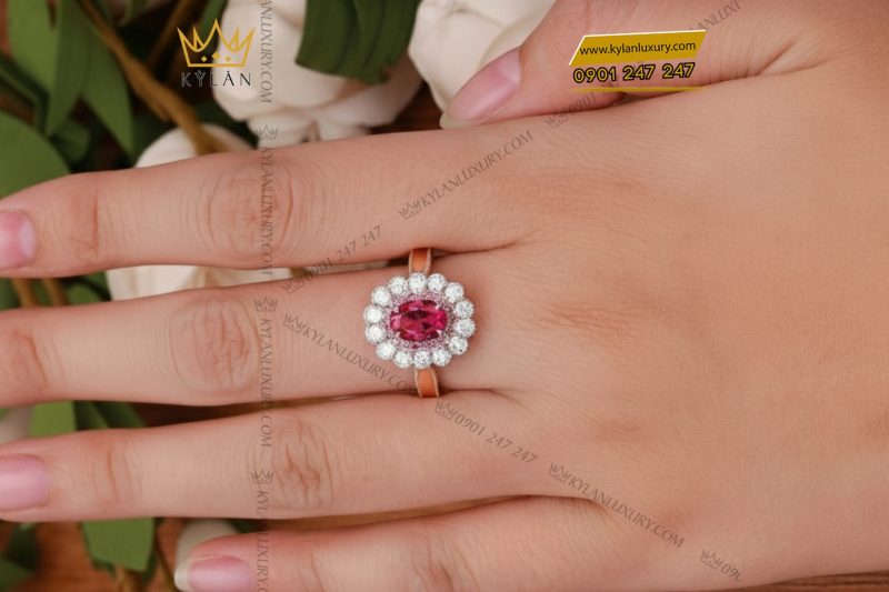 Nhẫn nữ vàng hồng nguyên khối Au750 đính kim cương và đá ruby 