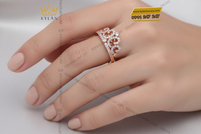 Nhẫn nữ vương miện vàng hồng Au750 đính kim cương