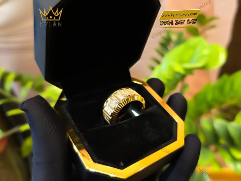 Nhẫn Rolex xoay vàng nguyên khối Au750 đính 5 hàng kim cương baguette