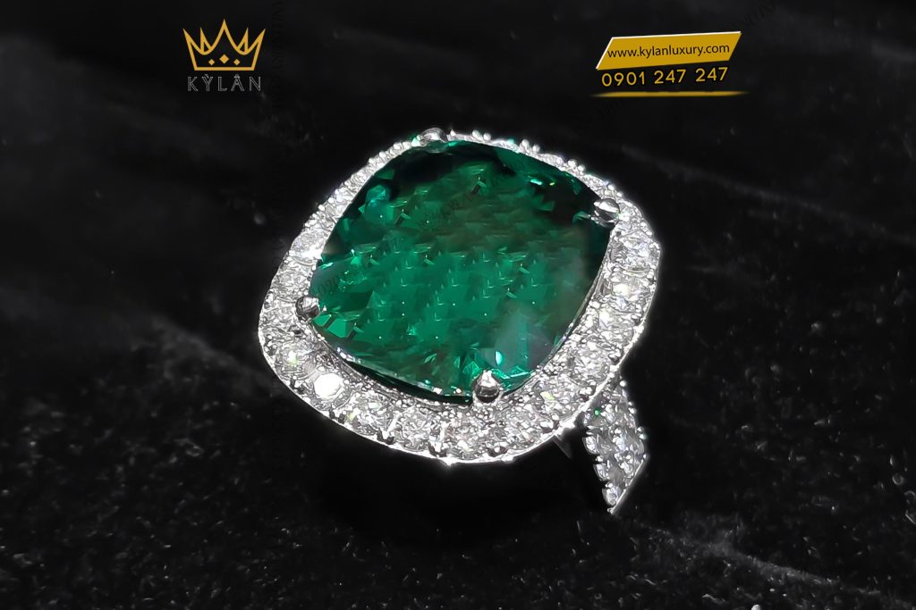 Kỳ Lân Luxury 9 6 Nhẫn vàng trắng nguyên khối Au750 đính kim cương và đá ngọc lục bảo