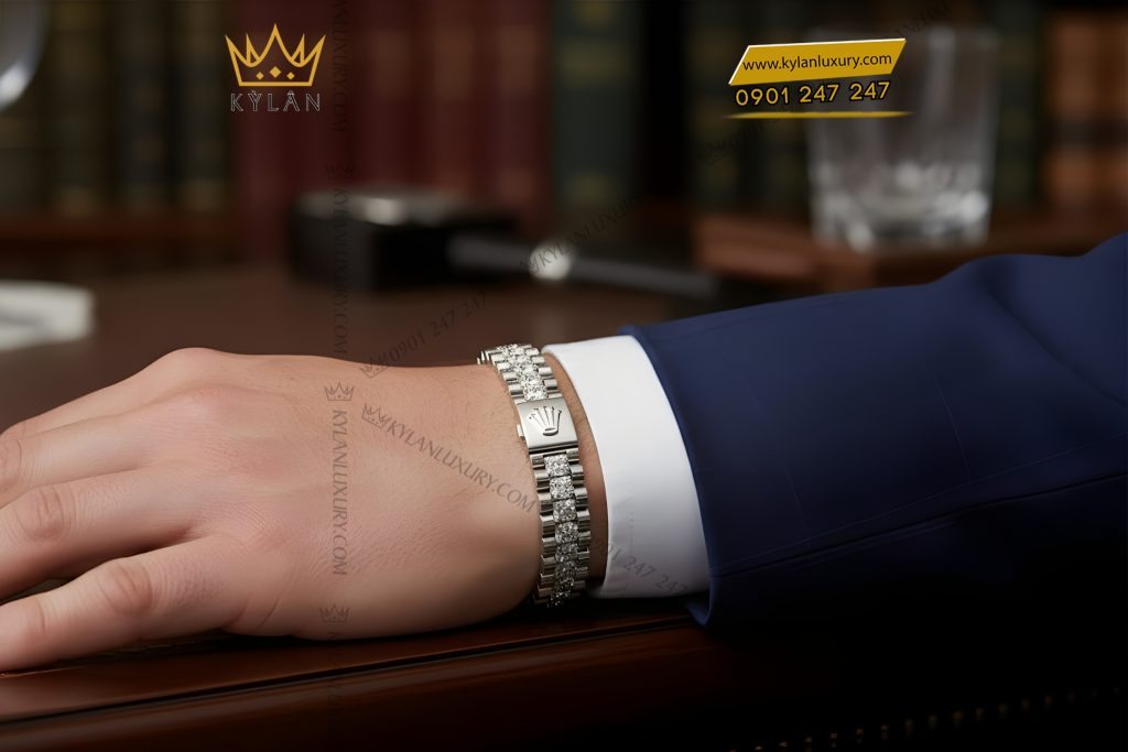 Kỳ Lân Luxury Lac tay Rolex vang trang Au750 dinh 4 hang kim cuong 8 Lắc tay Rolex vàng trắng Au750 đính 4 hàng kim cương