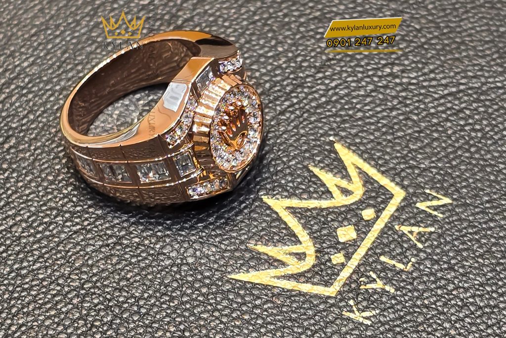 Nhẫn Rolex vàng hồng Au750 đính kim cương 11 Kỳ Lân Luxury Nhan Rolex vang hong Au750 dinh kim cuong 4 Nhẫn Rolex vàng hồng Au750 đính kim cương
