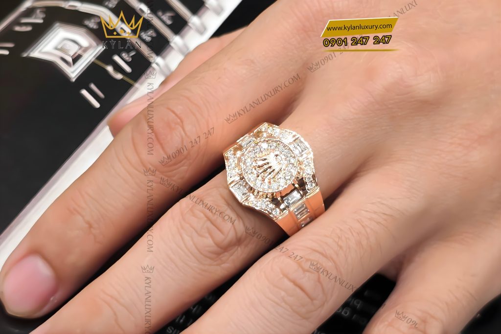 Nhẫn Rolex vàng hồng Au750 đính kim cương 14 Kỳ Lân Luxury Nhan Rolex vang hong Au750 dinh kim cuong 7 Nhẫn Rolex vàng hồng Au750 đính kim cương
