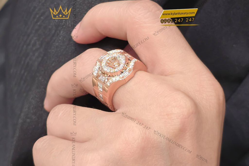 Nhẫn Rolex vàng hồng Au750 đính kim cương 16 Kỳ Lân Luxury Nhan Rolex vang hong Au750 dinh kim cuong 9 Nhẫn Rolex vàng hồng Au750 đính kim cương