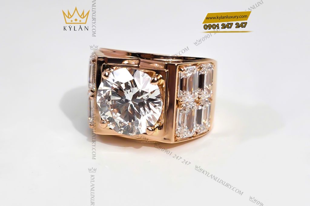 Nhẫn nam vàng hồng Au750 đính viên chủ 11ly3 9 Kỳ Lân Luxury Nhan nam vang hong Au750 dinh vien chu 11ly3 3 Nhẫn nam vàng hồng Au750 đính viên chủ 11ly3