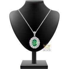 Mặt dây chuyền vàng trắng Au750 đính kim cương và đá ngọc lục bảo