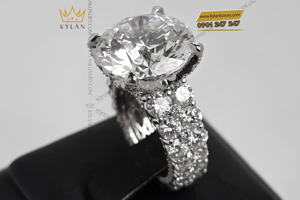 Kỳ Lân Luxury d4 Nhẫn nữ vàng trắng nguyên khối Au750 đính viên kim cương chủ 15ly