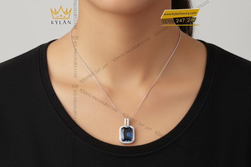 Mặt dây chuyền vàng trắng Au750 đính đá sapphire xanh