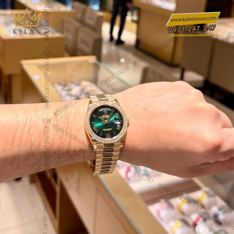Đồng hồ Rolex Day Date 36 xanh ombre La Mã 128348RBR-0068