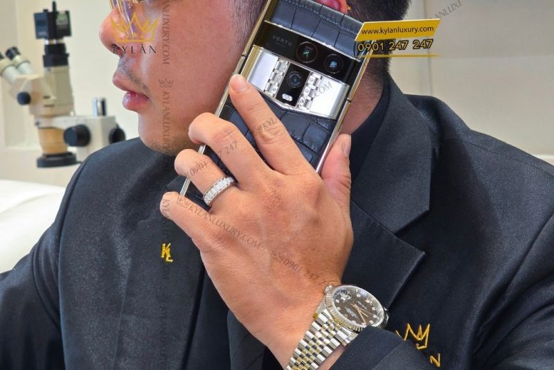 Điện thoại Vertu Agent Q Black Alligator 1TB