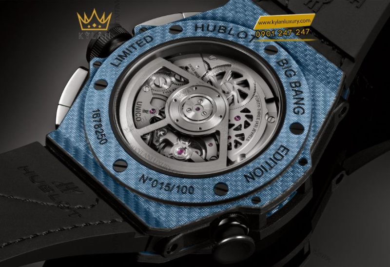Bộ máy HUB1580 UNICO skeleton xanh mờ với cơ chế đếm gậy golf tự động của Hublot.