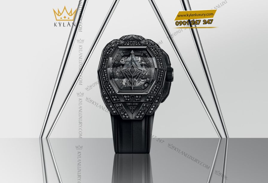 Vỏ ceramic đen công nghệ cao và kính sapphire phủ chống phản quang, hoàn thiện sắc nét