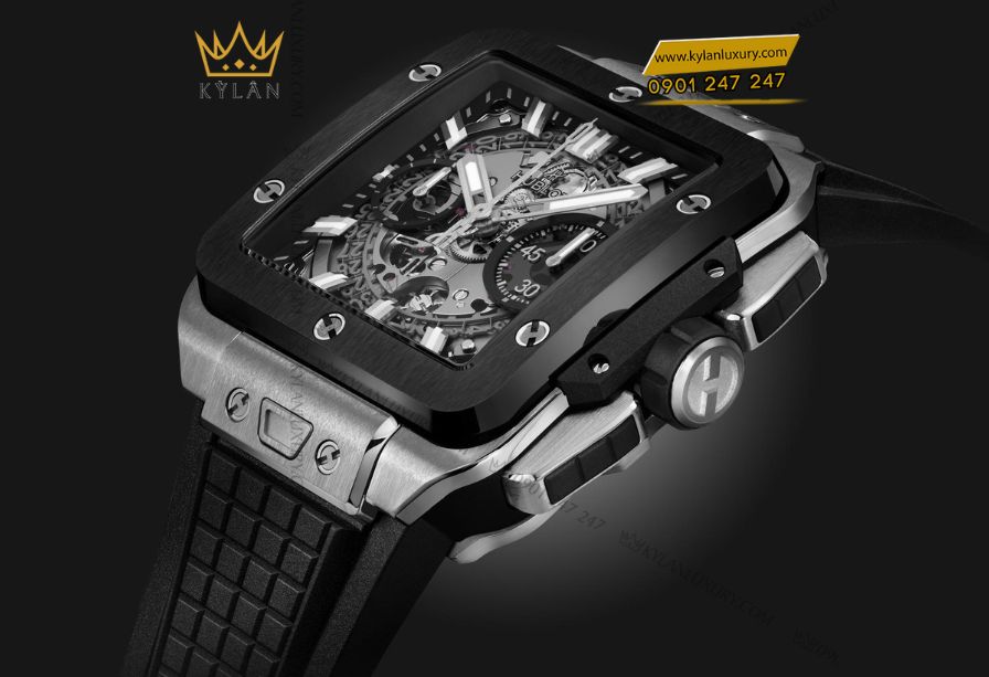 Đồng hồ Hublot Square Bang Unico Titanium Ceramic 42mm với thiết kế vỏ vuông titanium và bezel ceramic đen