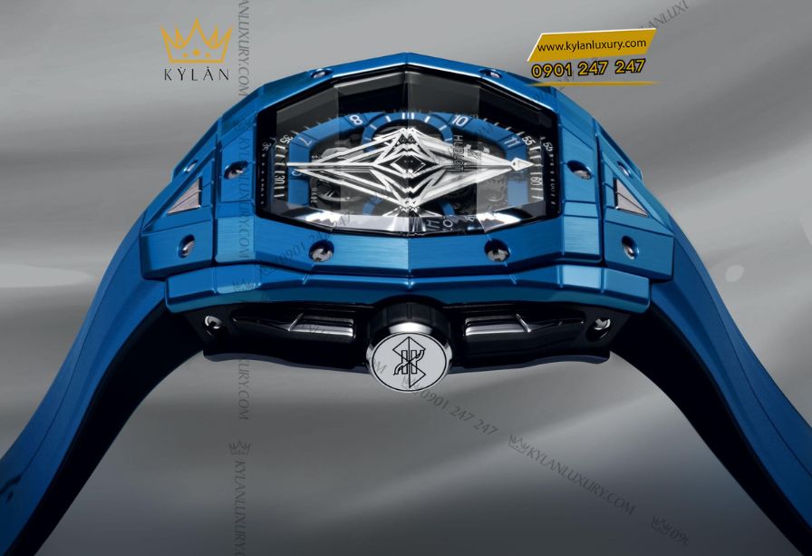 Hublot Spirit of Big Bang Sang Bleu Blue Ceramic 42mm trên cổ tay, phối ceramic xanh đậm