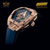 Hublot Spirit of Big Bang Sang Bleu King Gold Blue 42mm chụp cận cảnh trên cổ tay, phối màu vàng hồng và xanh dương